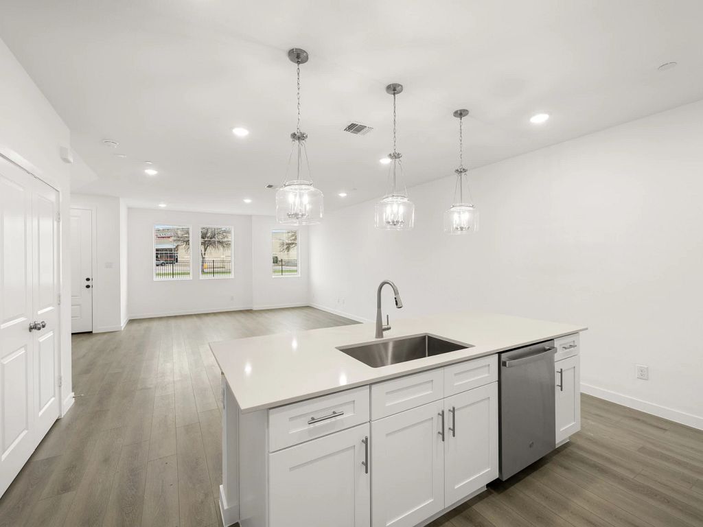 The Pointe at Capp Smith Lake - Tulane Interior Image 8