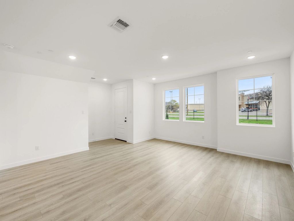 The Pointe at Capp Smith Lake - Tulane Interior Image 5