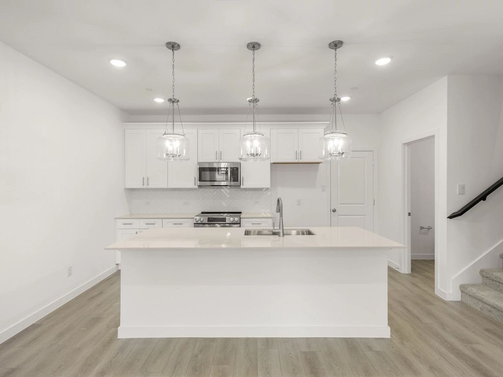 The Pointe at Capp Smith Lake - Tulane Interior Image 7