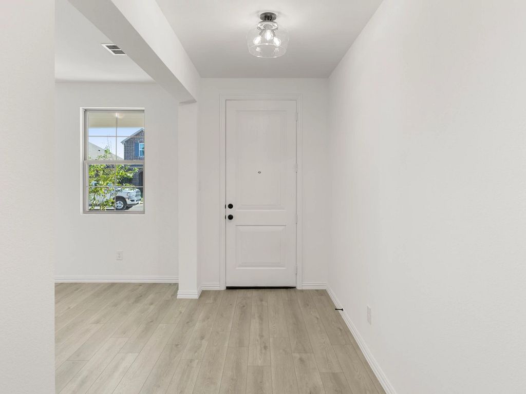 Meadow Park - Dakota Interior Image 2