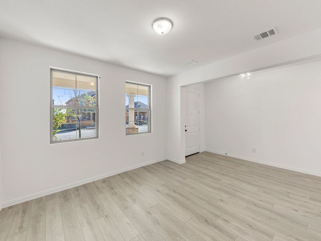 Meadow Park - Dakota Interior Image 3