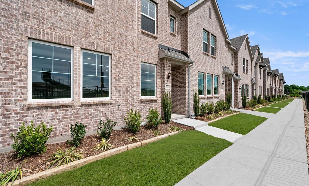 Clemson - The Pointe at Capp Smith Lake: Watauga, Texas - Ashton Woods