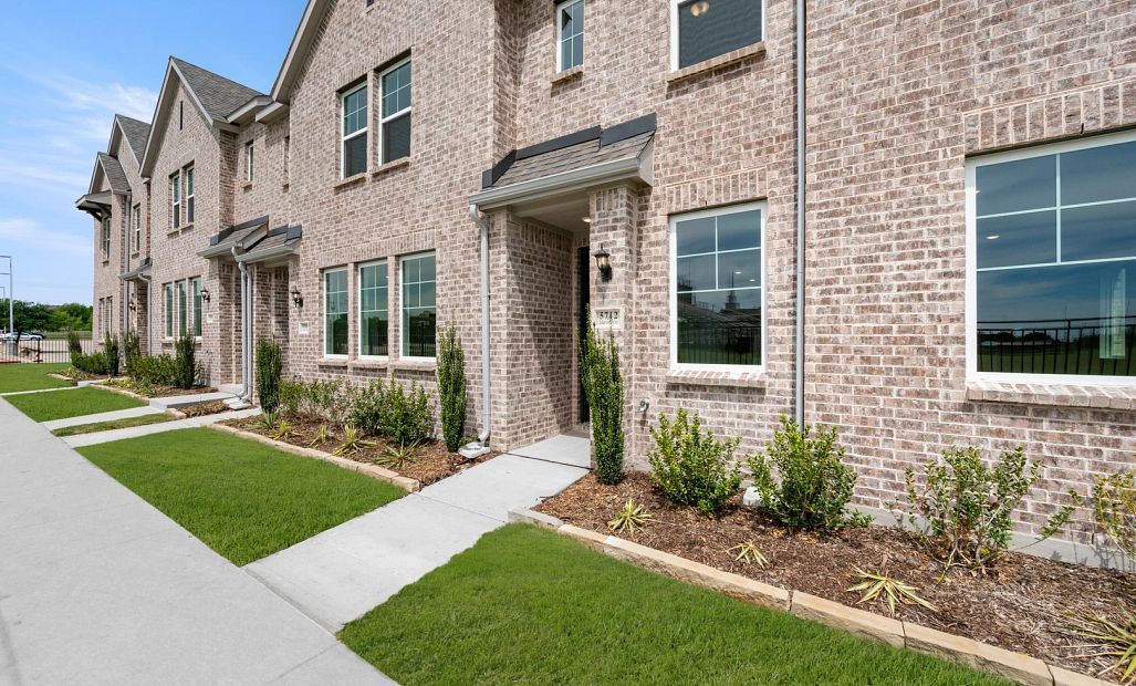 Clemson - The Pointe at Capp Smith Lake: Watauga, Texas - Ashton Woods