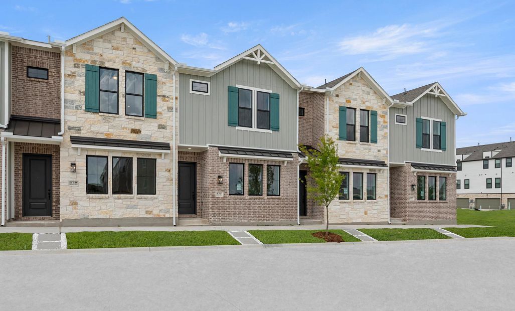 Heritage - Collin Creek: Plano, Texas - Ashton Woods