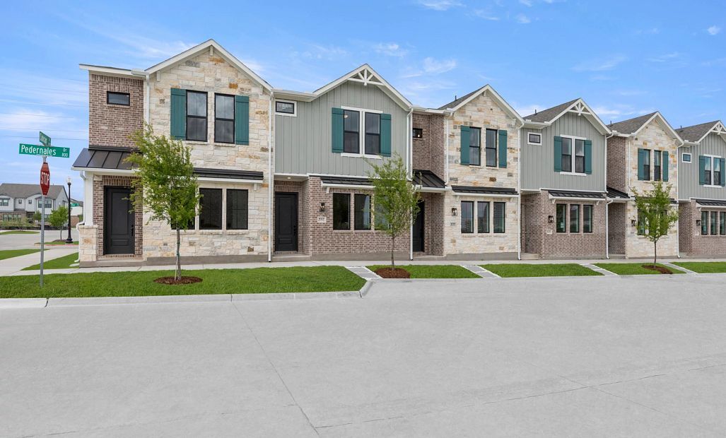 Heritage - Collin Creek: Plano, Texas - Ashton Woods