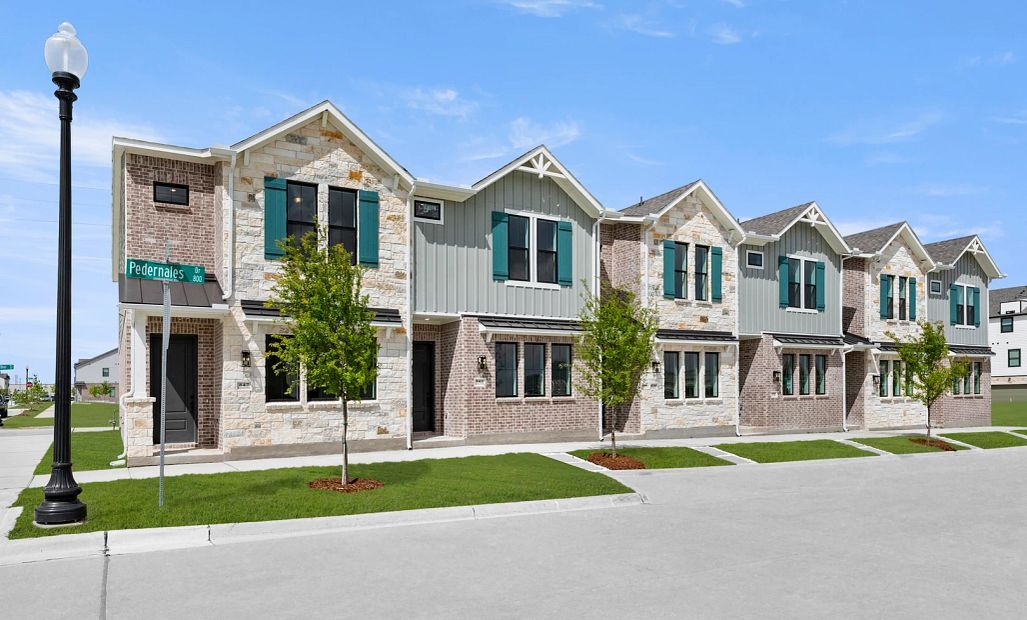 Heritage - Collin Creek: Plano, Texas - Ashton Woods