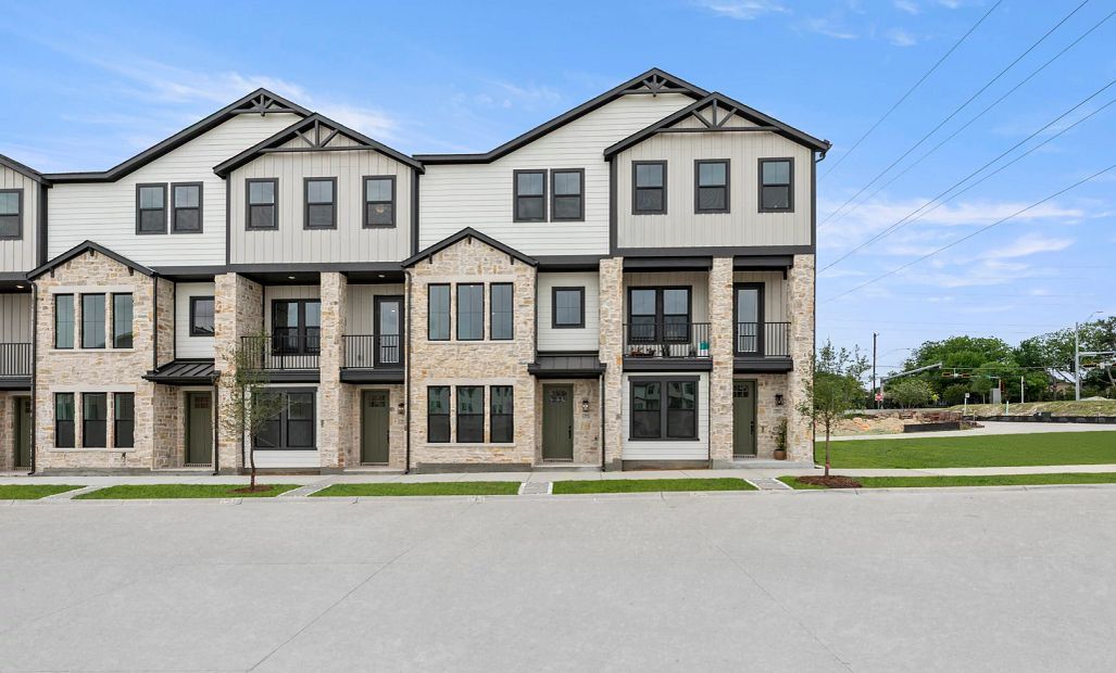 Davis - Collin Creek: Plano, Texas - Ashton Woods
