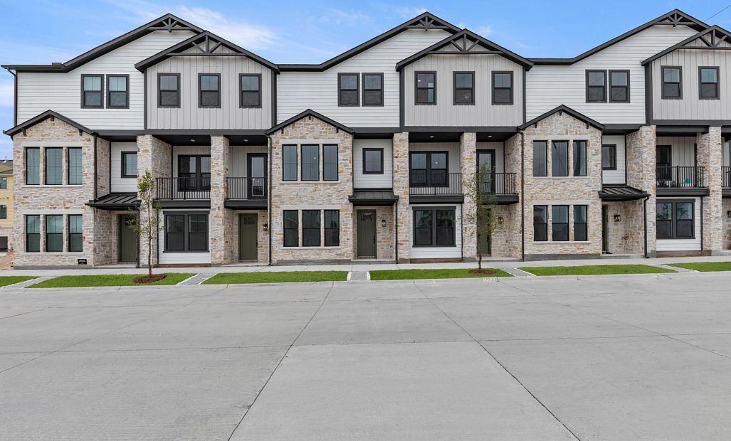 Davis - Collin Creek: Plano, Texas - Ashton Woods