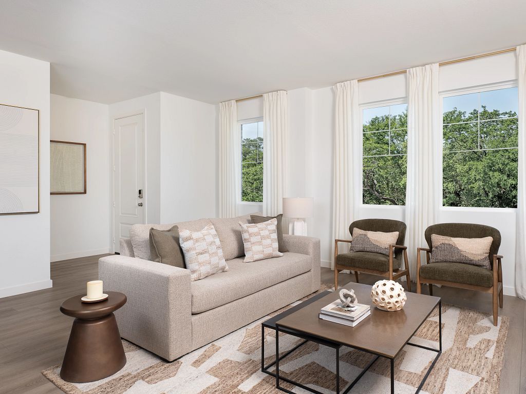 The Pointe at Capp Smith Lake - Clemson Interior Image 2
