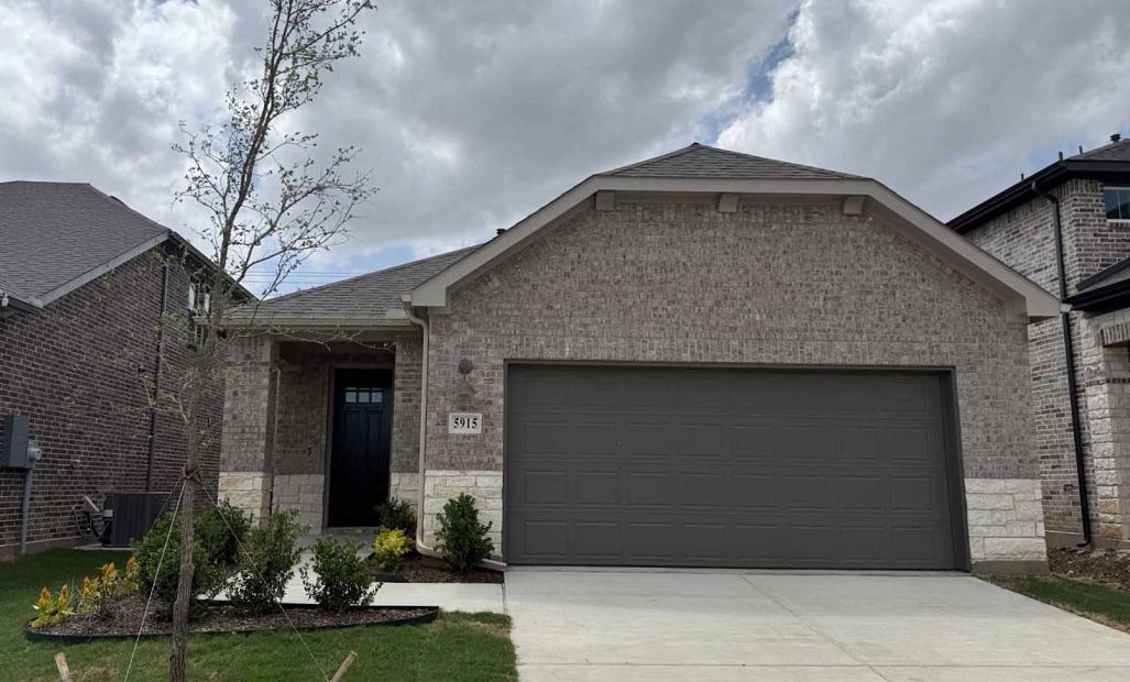 5915 Laurel Lake Lane (Heath)