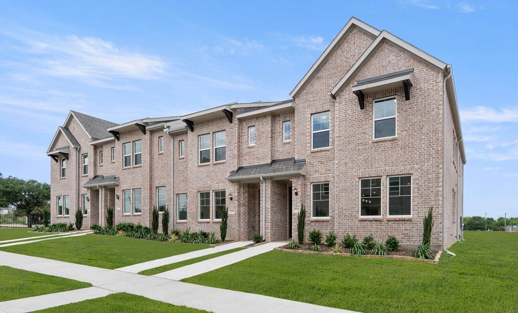 Clemson - The Pointe at Capp Smith Lake: Watauga, Texas - Ashton Woods