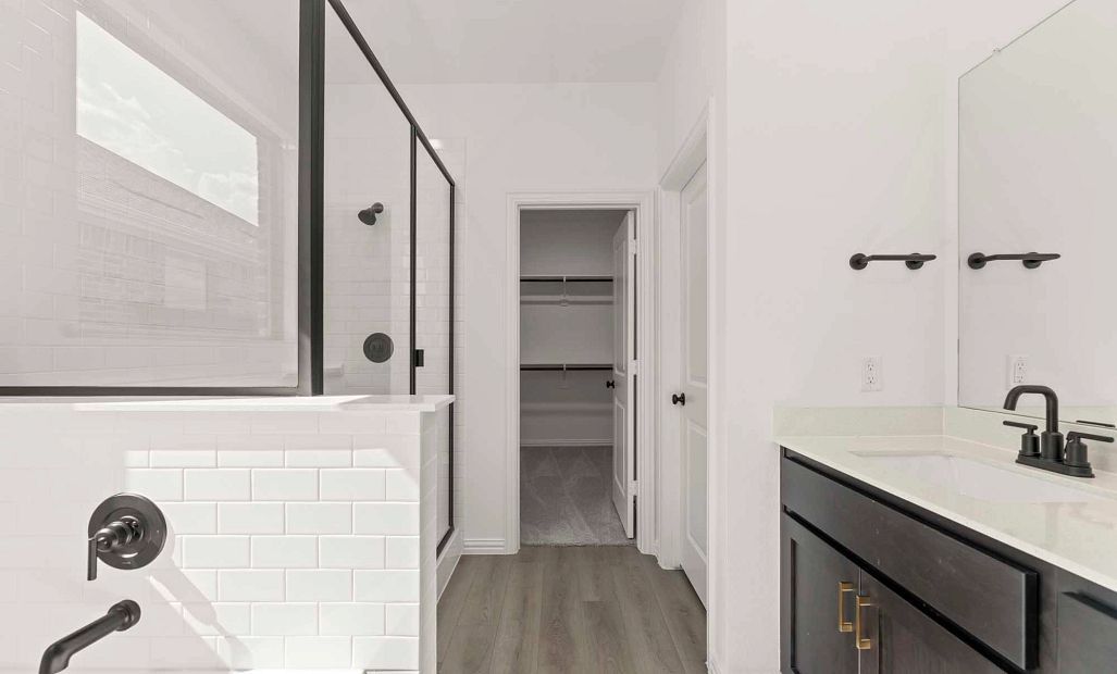 Primary Bathroom Representative Photo featuring the Oxford Collection