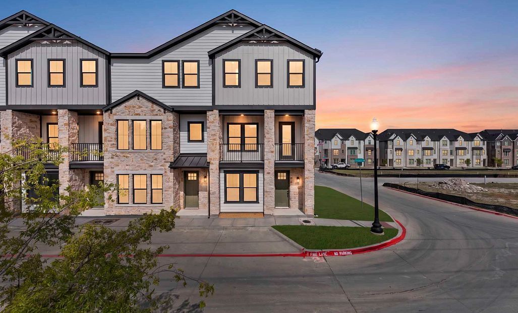 Davis - Collin Creek: Plano, Texas - Ashton Woods