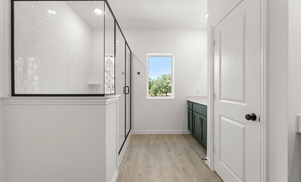 Primary Bathroom Representative Photo featuring the Luxe Collection