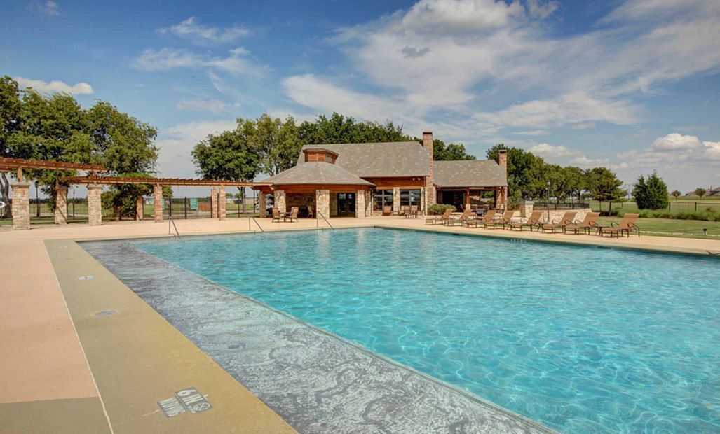Devonshire Resort Style Swimming Pool