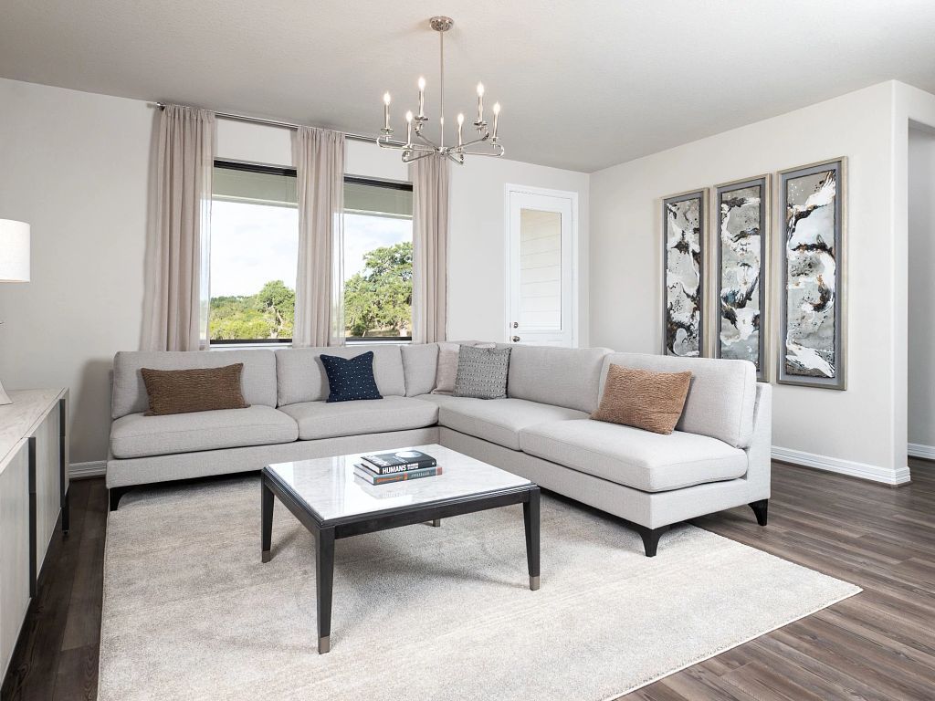 Azalea - Hamilton Interior Image 5