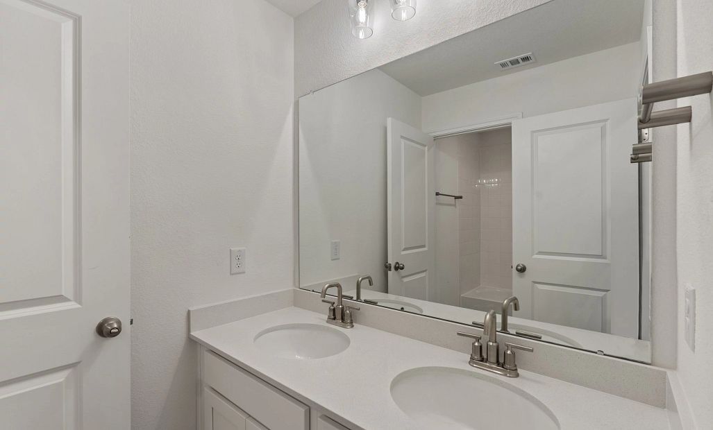 Sample product photo. Actual exterior and interior selections may vary by homesite. Photo may be