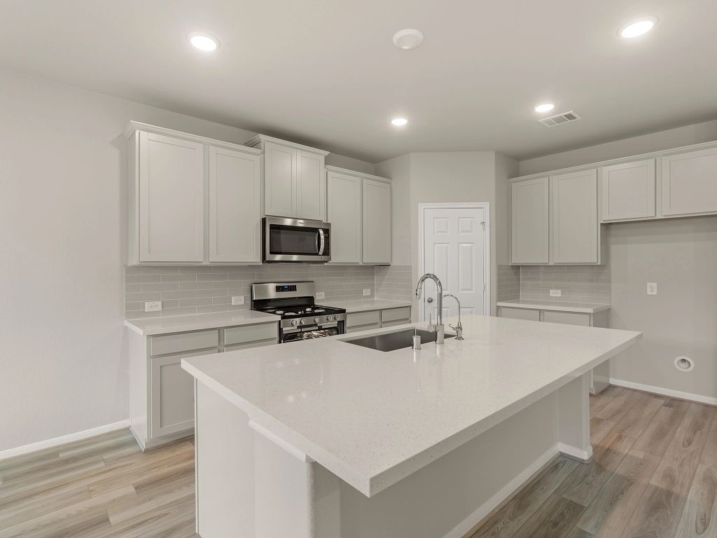 Cedar Pointe - Edison Interior Image 2