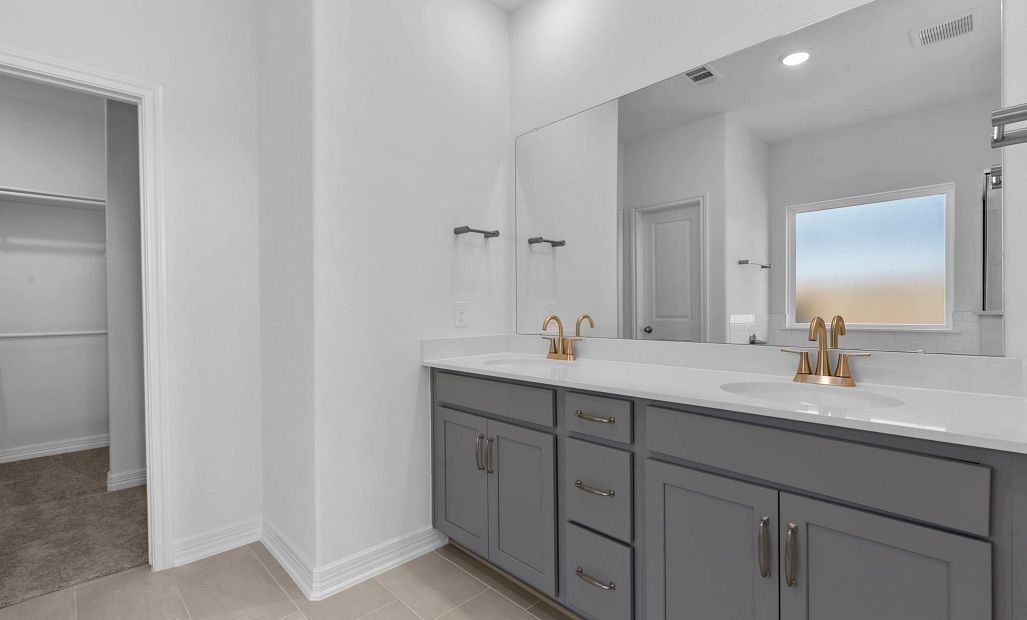 Sample product photo. Actual exterior and interior selections may vary by homesite. Photo may be