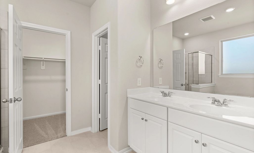 Sample product photo. Actual exterior and interior selections may vary by homesite. Photo may be