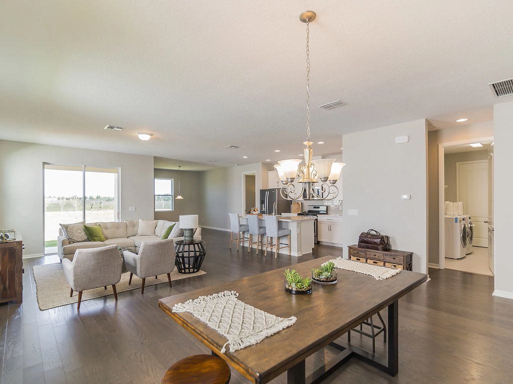 Catamaran Cove - Douglas Interior Image 4