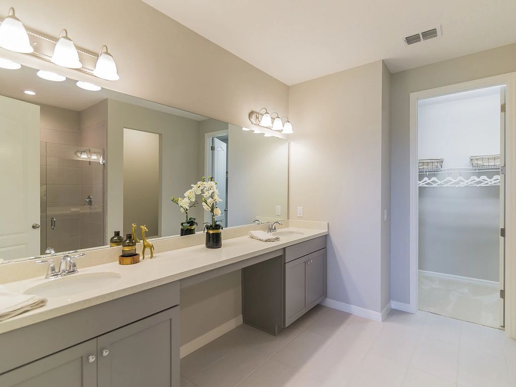 Catamaran Cove - Douglas Interior Image 6