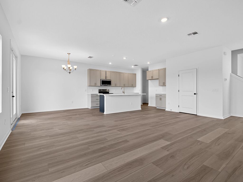 Catamaran Cove - Sebago Interior Image 4