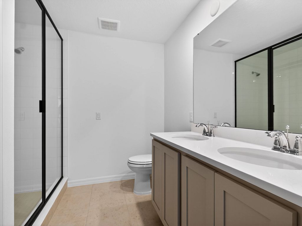 Catamaran Cove - Sebago Interior Image 7