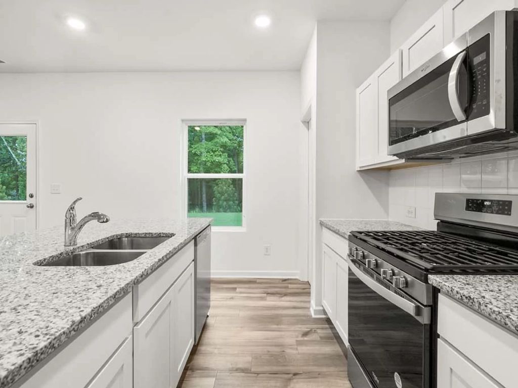 The Pointe at Heron Bay - Baker Interior Image 10