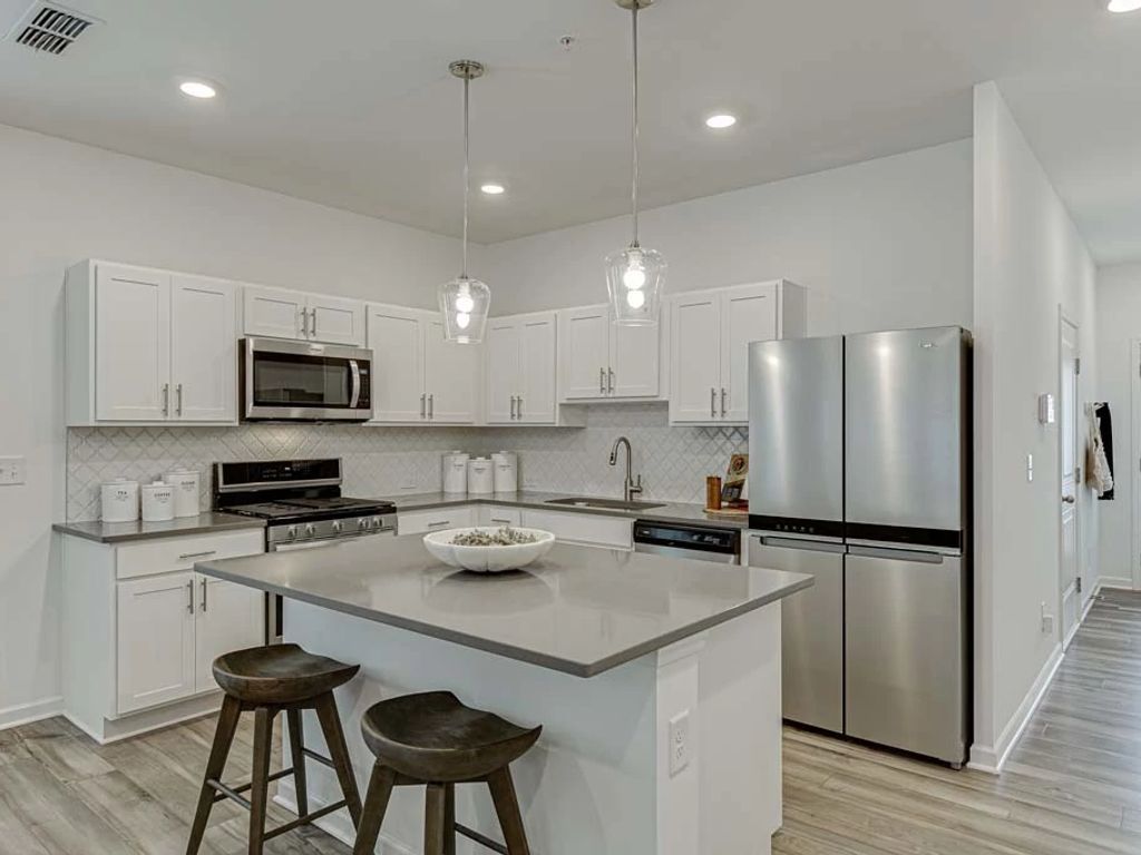 Laurelwood - Cedar Interior Image 9