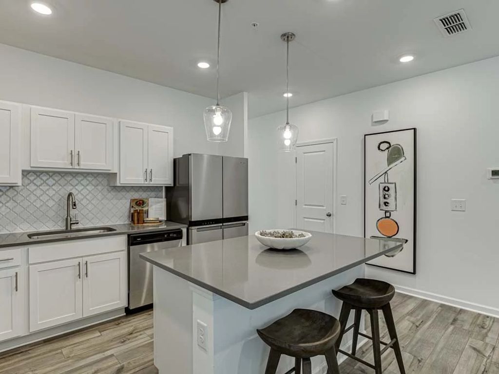 Laurelwood - Cedar Interior Image 10