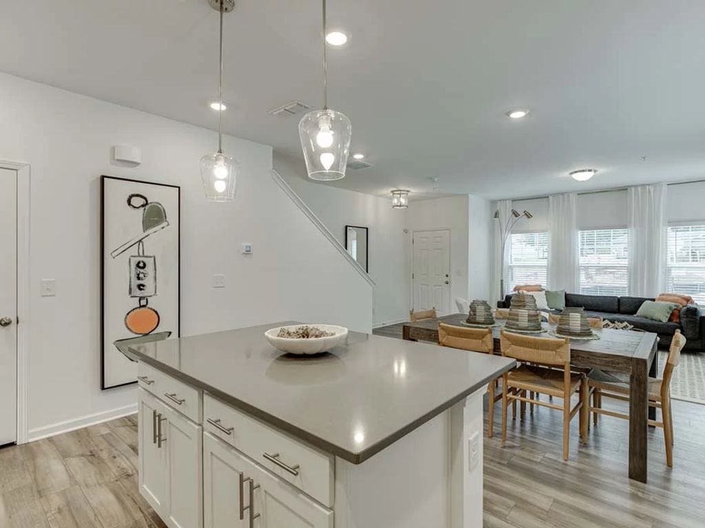 Laurelwood - Cedar Interior Image 11