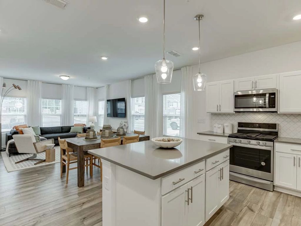 Laurelwood - Cedar Interior Image 12