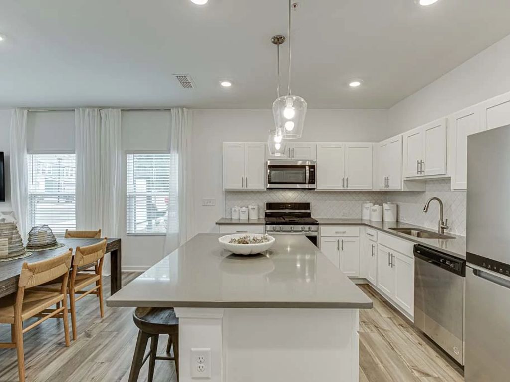 Laurelwood - Cedar Interior Image 13