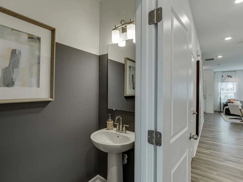 Laurelwood - Cedar Interior Image 14