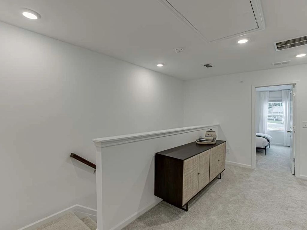 Laurelwood - Cedar Interior Image 15