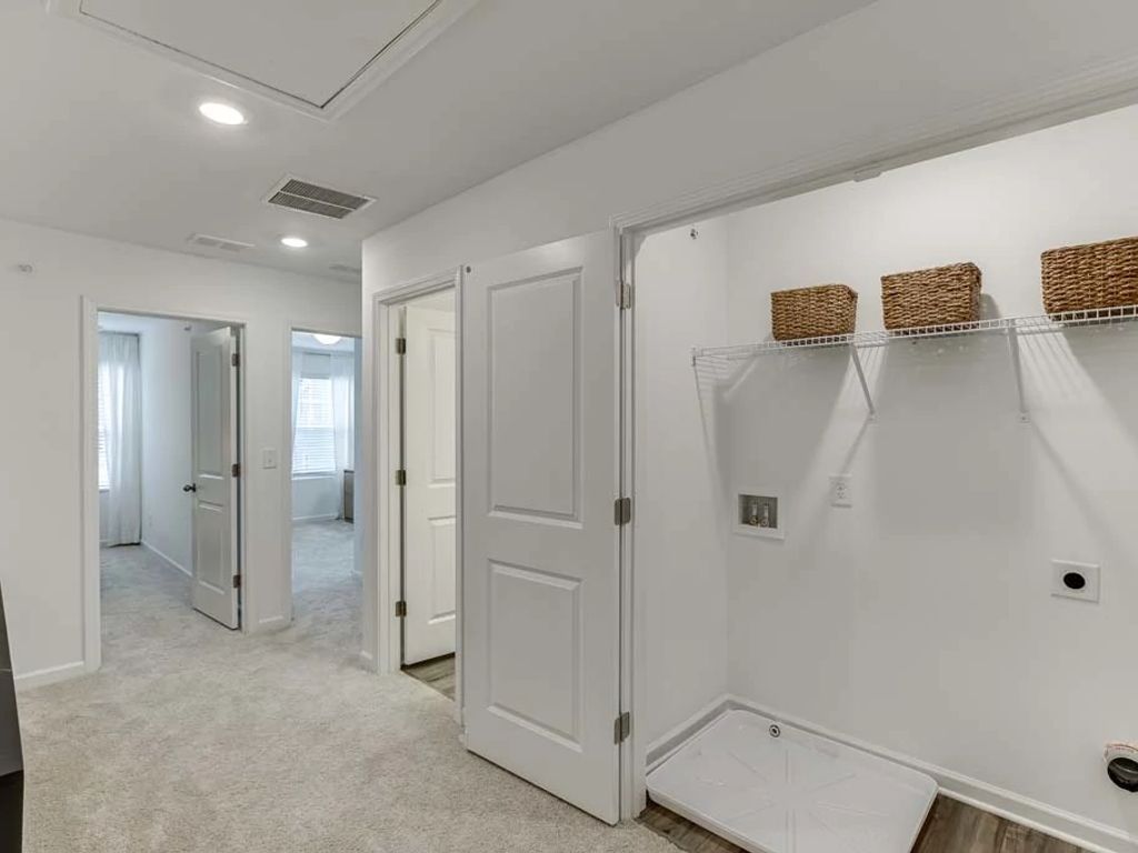 Laurelwood - Cedar Interior Image 16