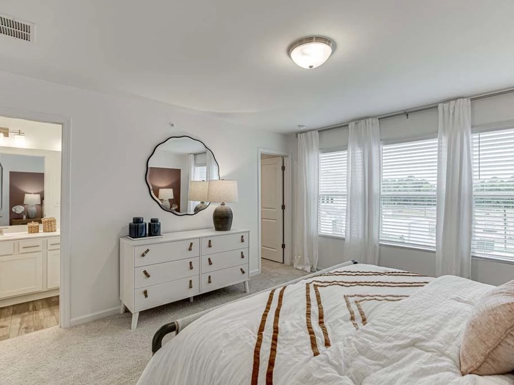 Laurelwood - Cedar Interior Image 26