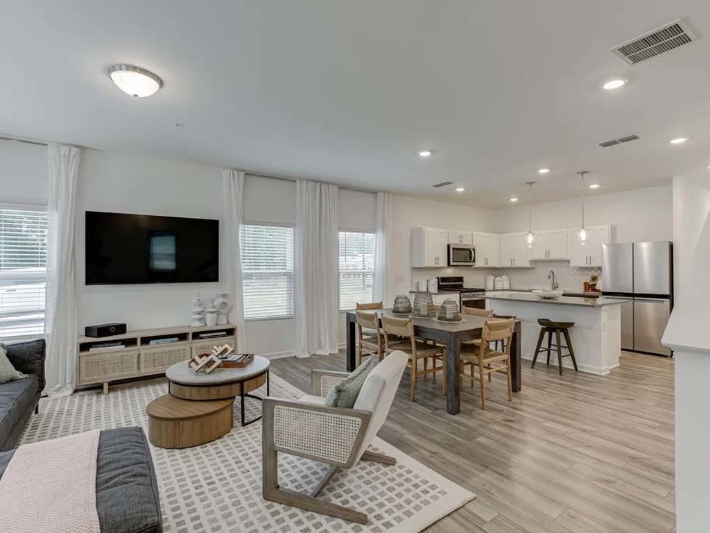 Laurelwood - Cedar Interior Image 5