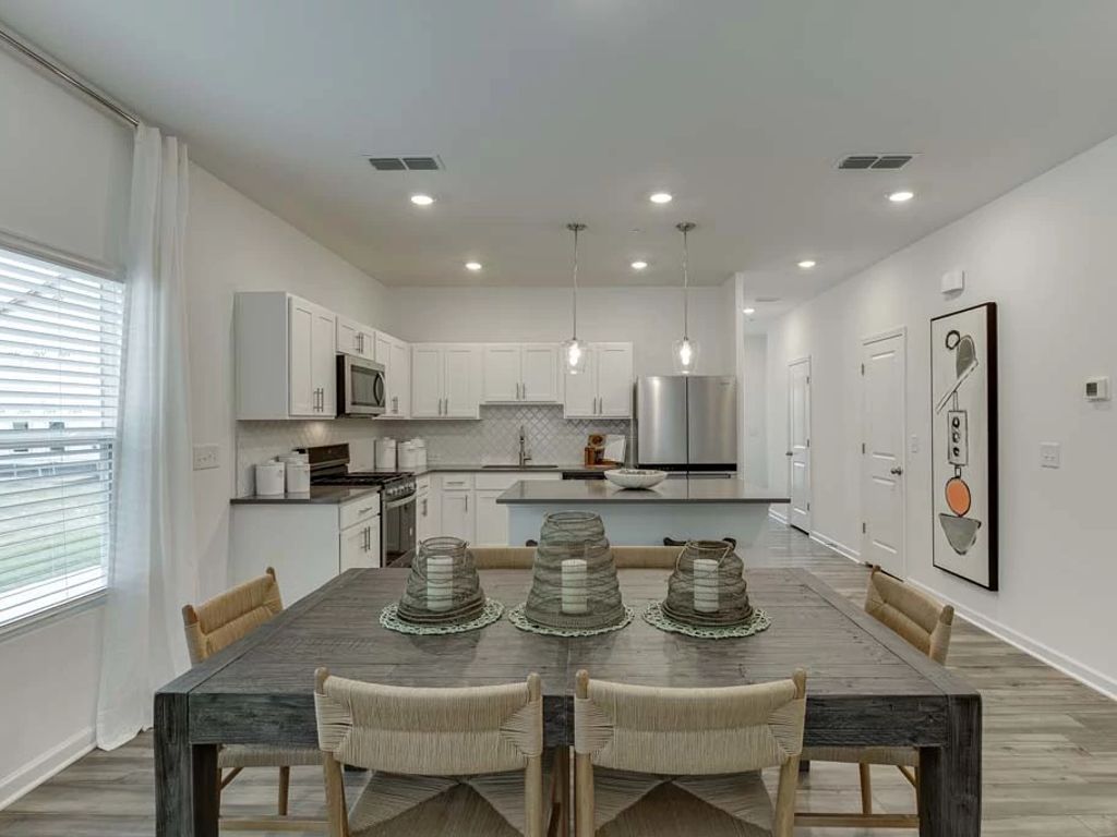 Laurelwood - Cedar Interior Image 6