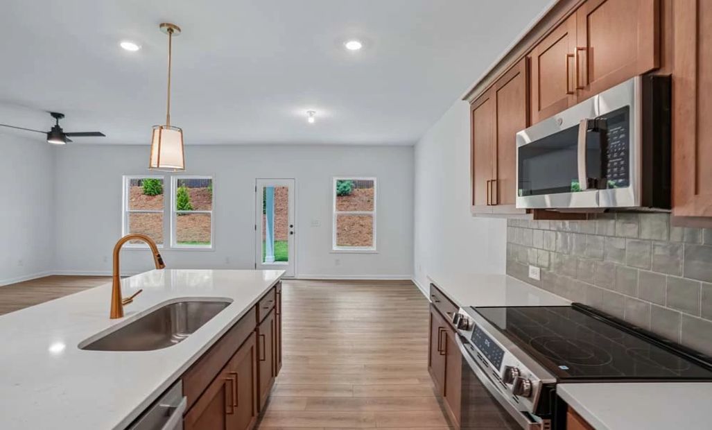 Sample Photo: Kitchen Featuring Laguna Collection Finishes