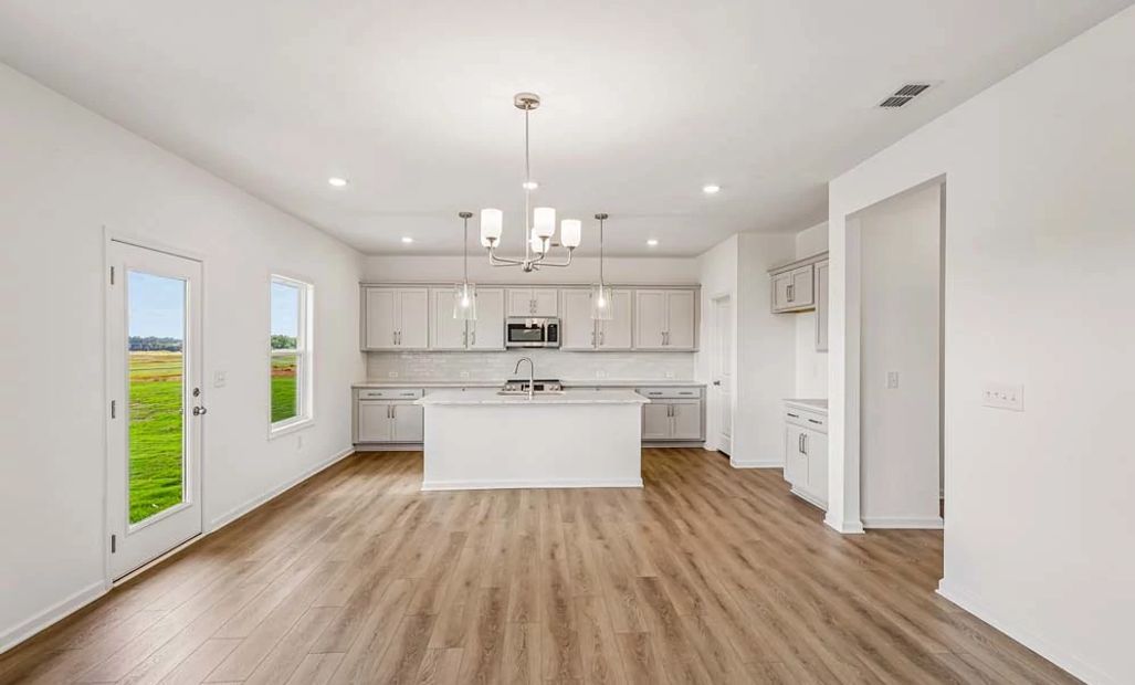 Dining Area & Kitchen