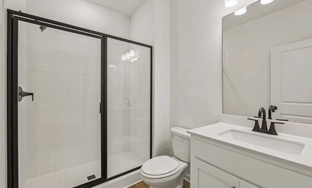 Guest Bathroom featuring Harmony Collection Finishes