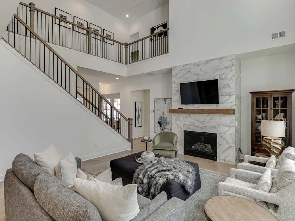 Sterling Crest - Cromwell Interior Image 6