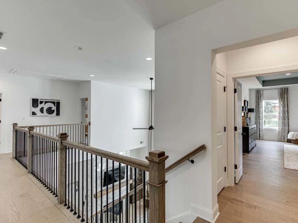Sterling Crest - Cromwell Interior Image 9