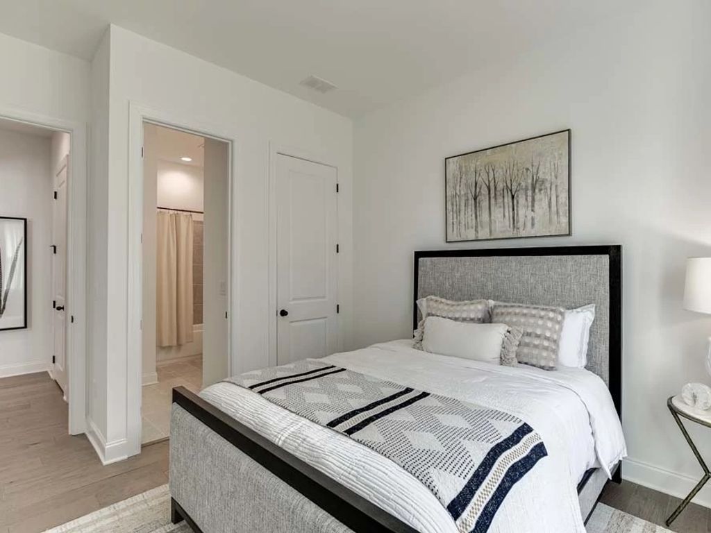 Sterling Crest - Cromwell Interior Image 11