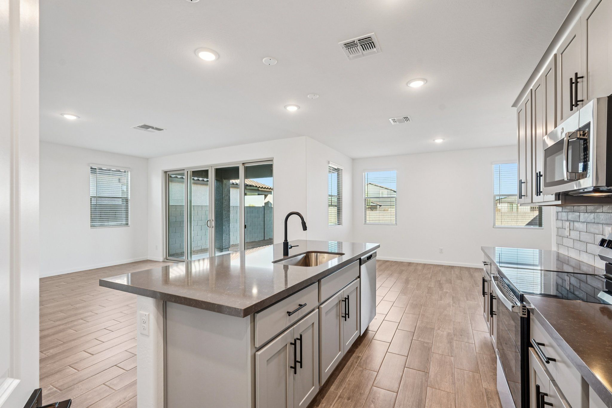 6434 East Cascade Way. San Tan Valley, AZ 85143