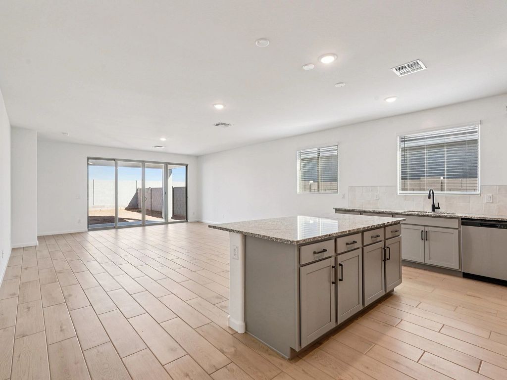 Skyline Village - Lilac Interior Image 5