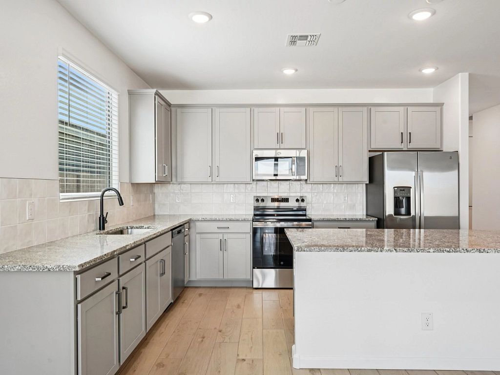 Skyline Village - Lilac Interior Image 6