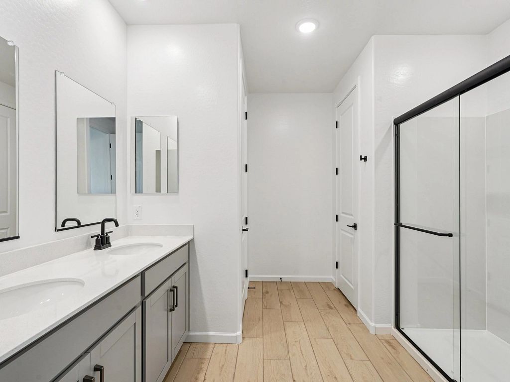 Skyline Village - Lilac Interior Image 11